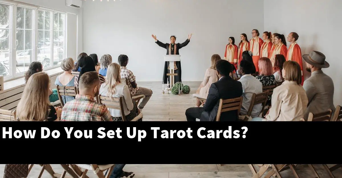 How Do You Set Up Tarot Cards?